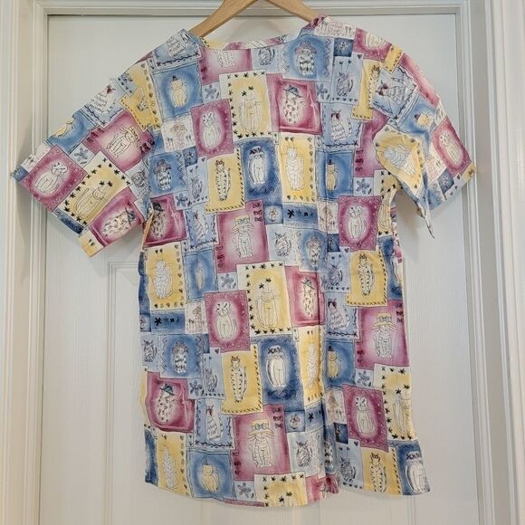 Cats in Hats Scrub Top Size S - Picture 2 of 5